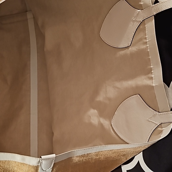 Burberry Beige and White Jute and Leather Giant Tote - Picture 4 of 6